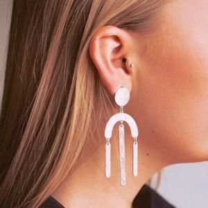 Hammered silver arch dangly earrings
